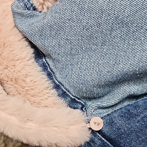 Story On Jean Jacket with Pink Fur - Picture 6 of 7